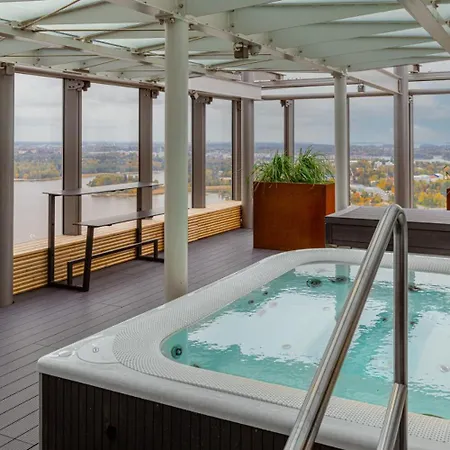 Scandinavian Minimalist Seaside Flat On Metro With Downtown View *