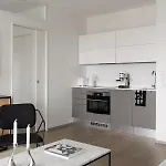 Scandinavian Minimalist Seaside Flat On Metro With Downtown View 赫尔辛基