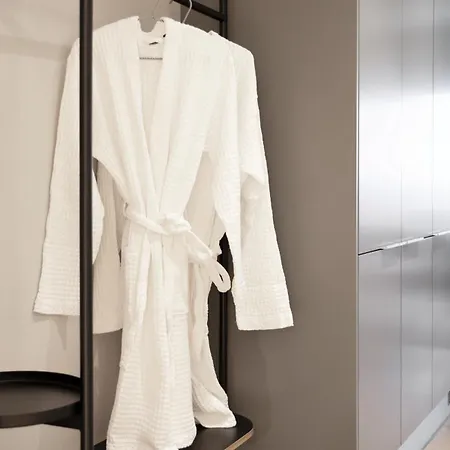 Scandinavian Minimalist Seaside Flat On Metro With Downtown View ヘルシンキ